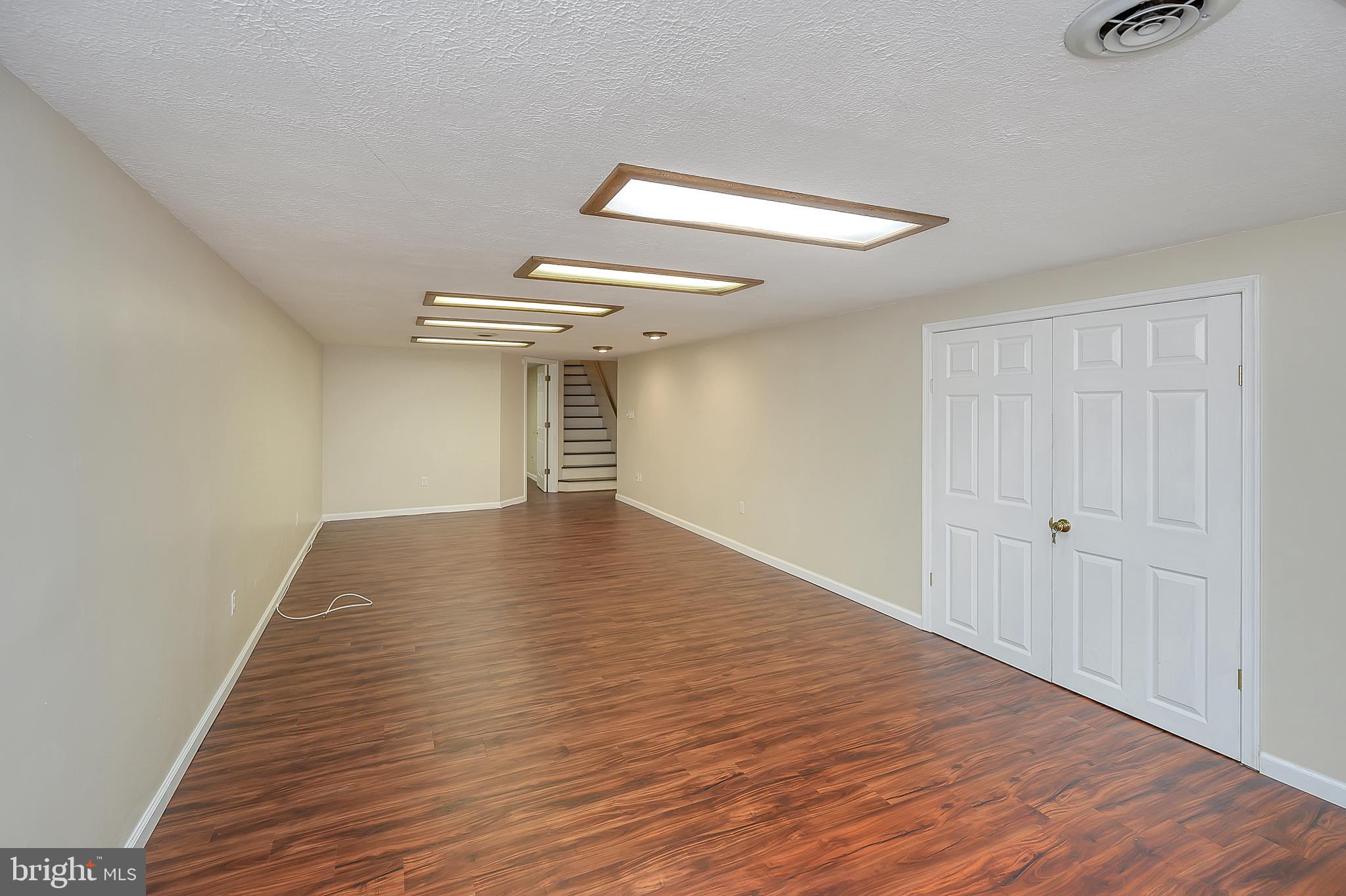 NORTH FERRY FARMS - Residential