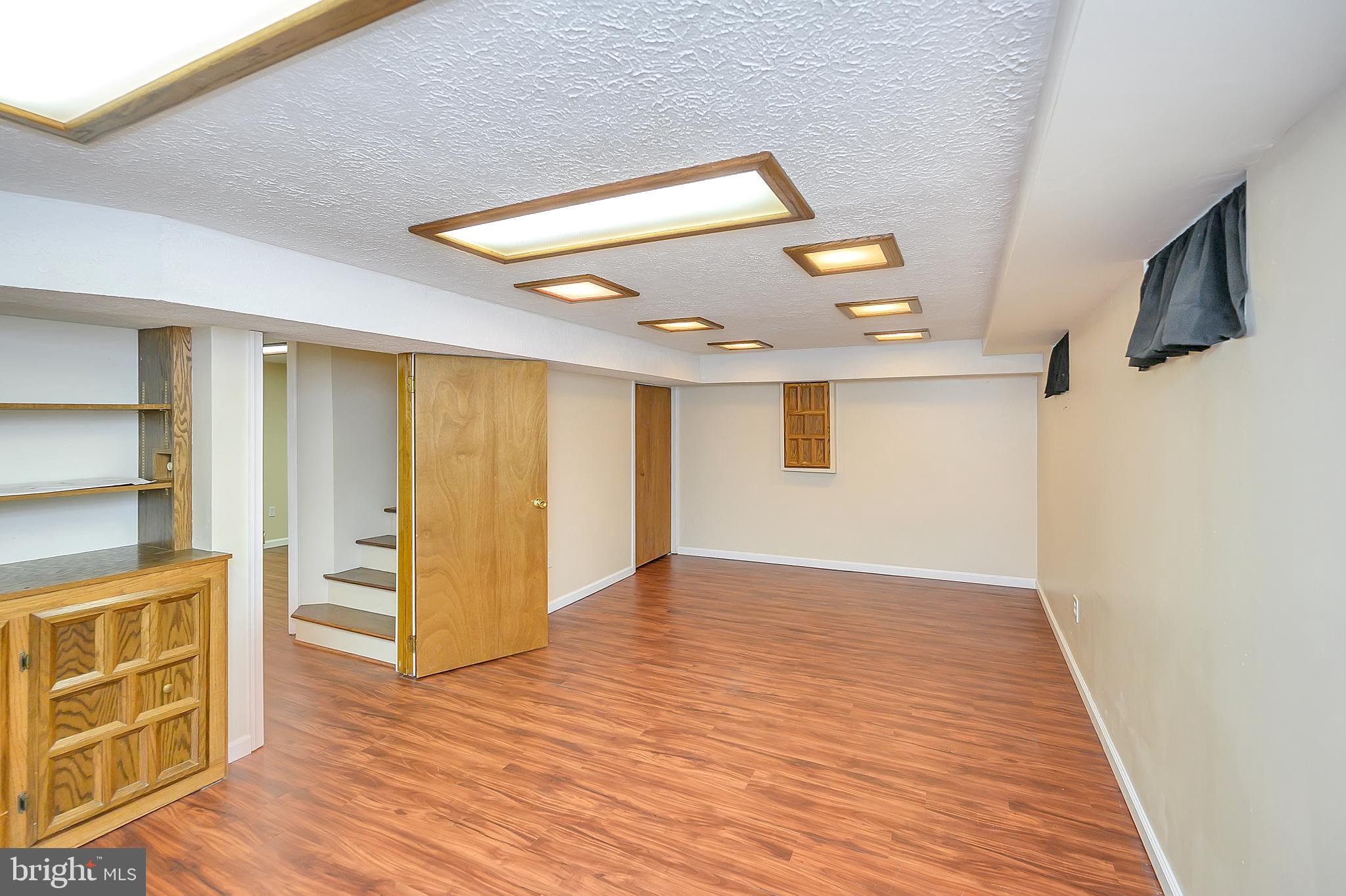 NORTH FERRY FARMS - Residential