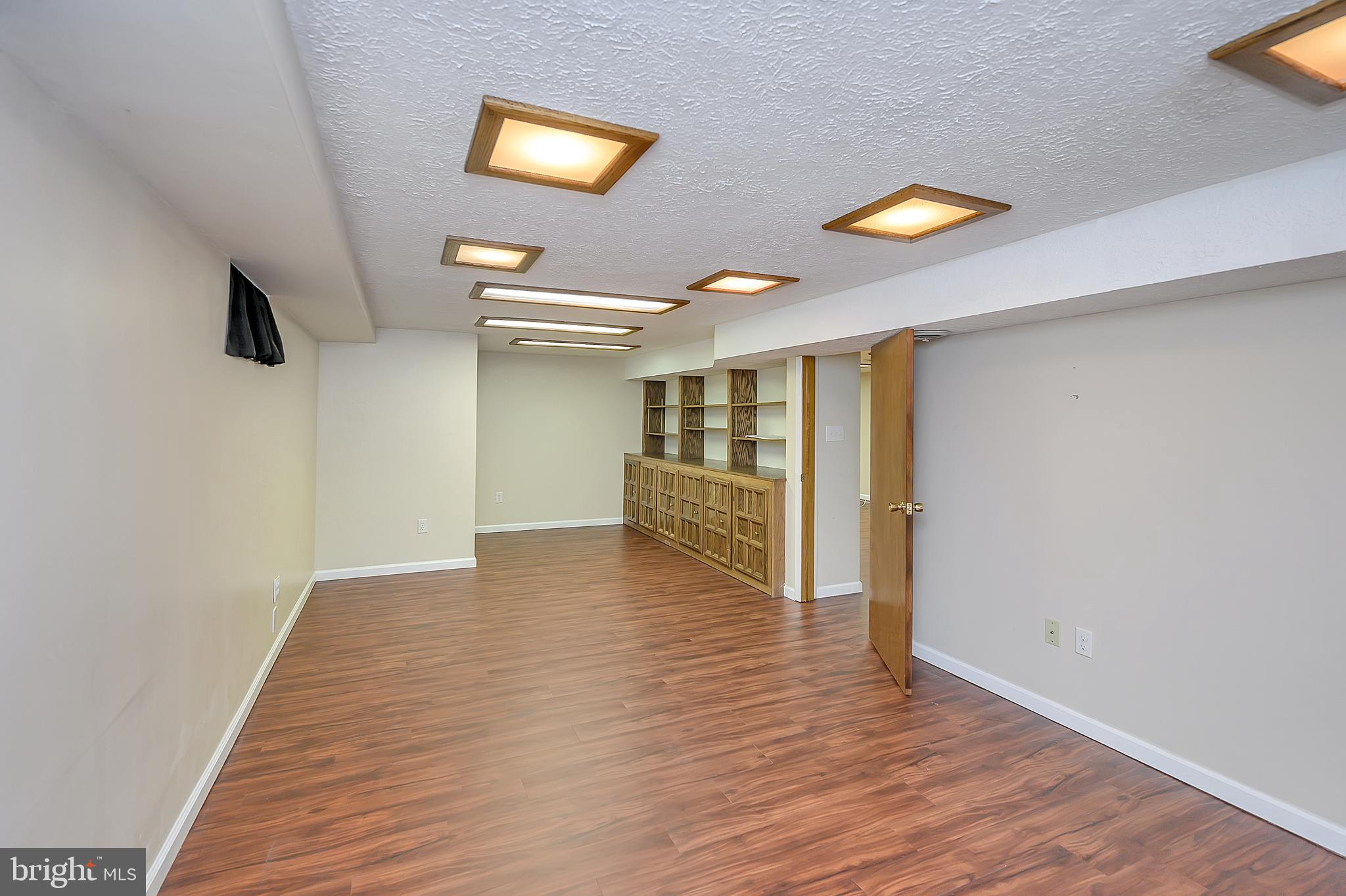 NORTH FERRY FARMS - Residential