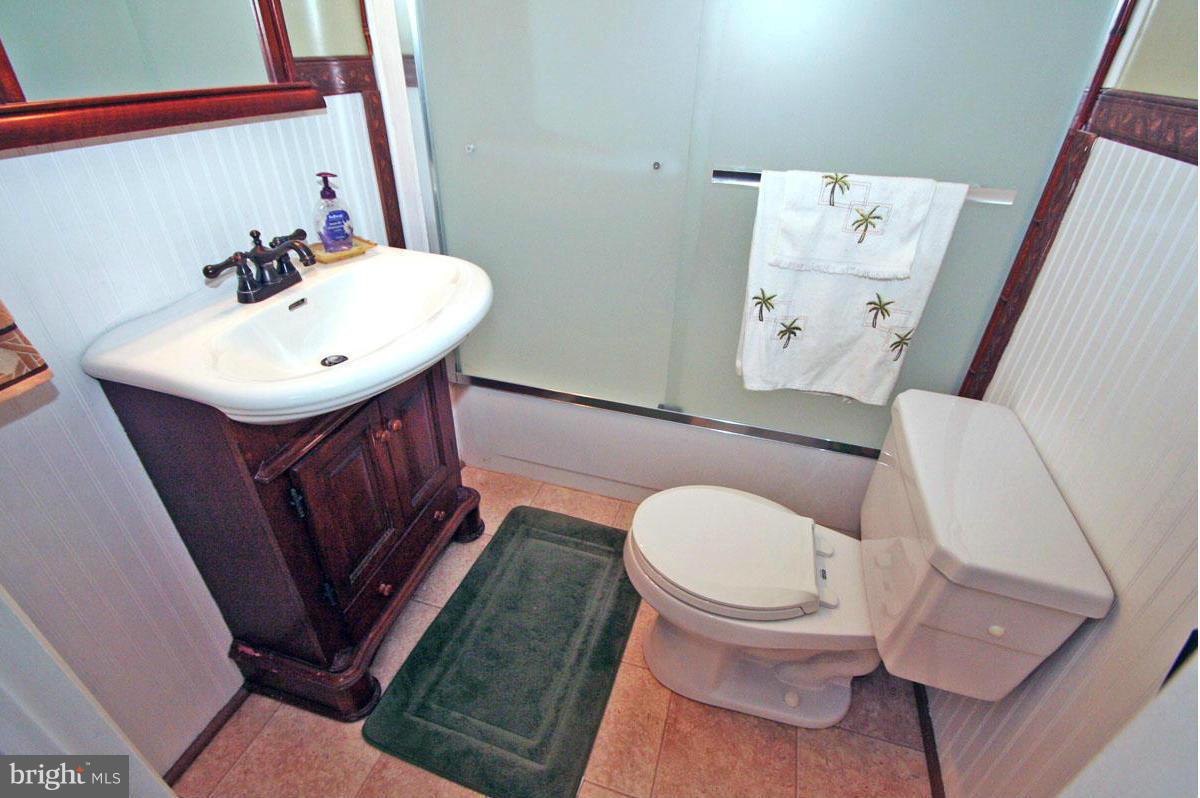 WOODLAND BEACH - Residential