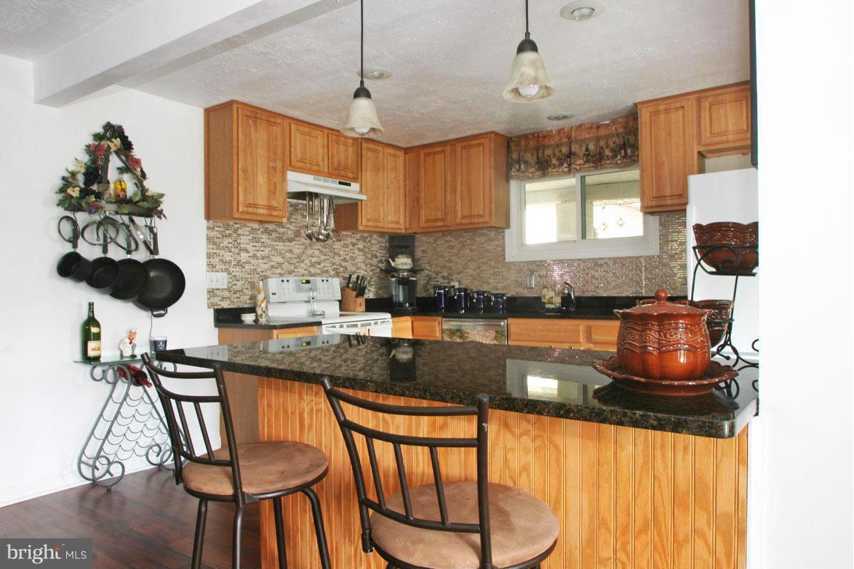 WOODLAND BEACH - Residential