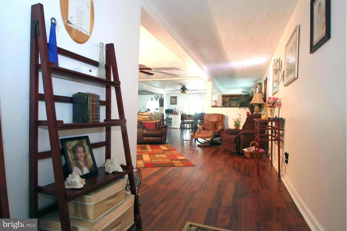 WOODLAND BEACH - Residential