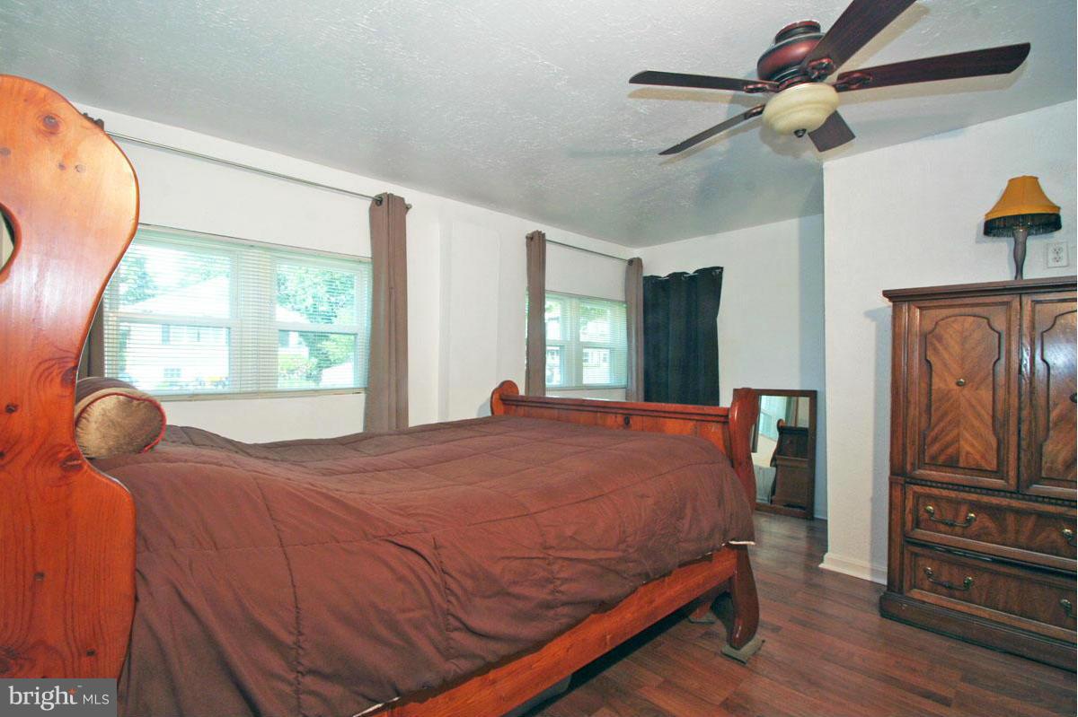 WOODLAND BEACH - Residential