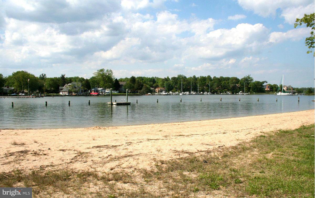 WOODLAND BEACH - Residential