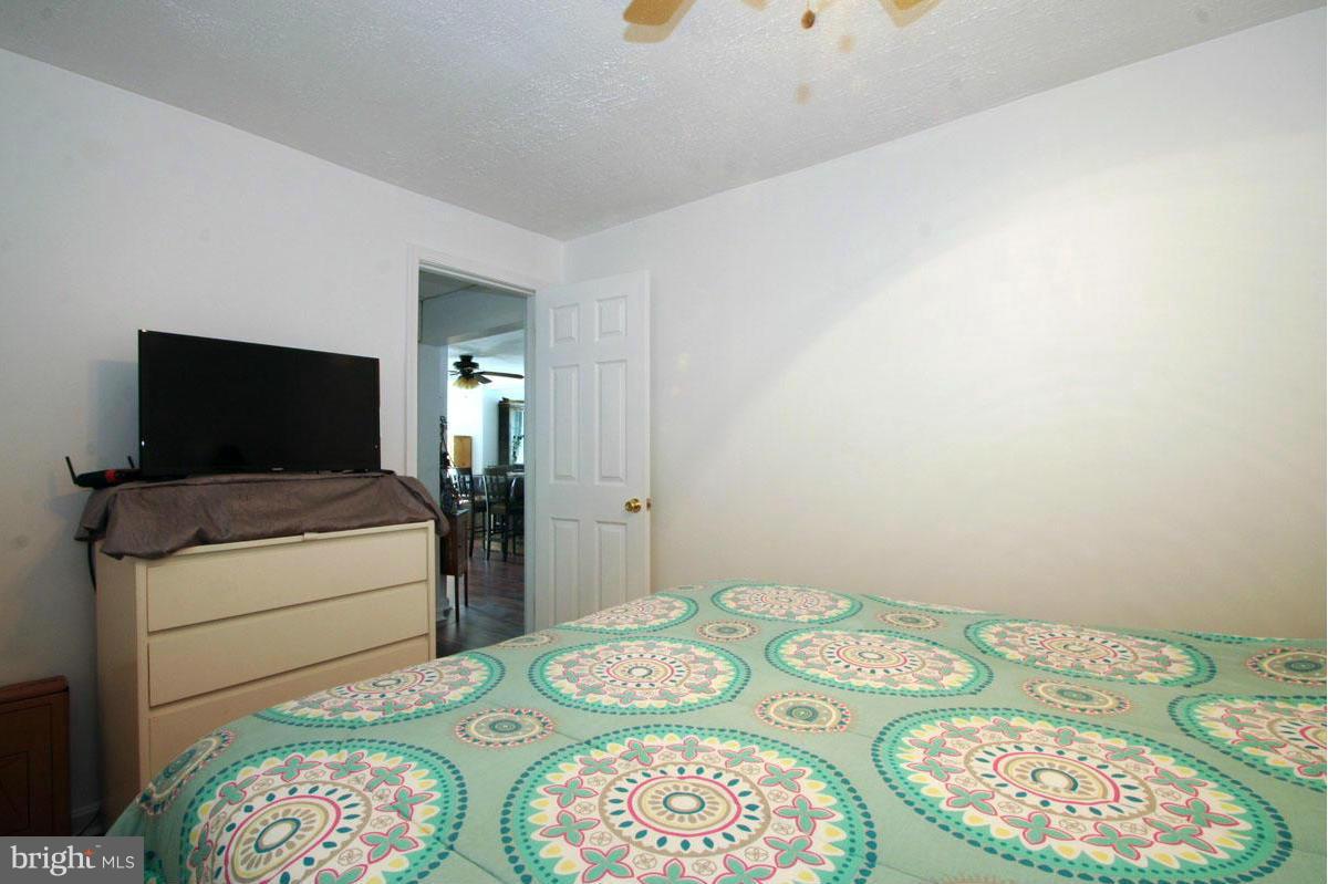 WOODLAND BEACH - Residential