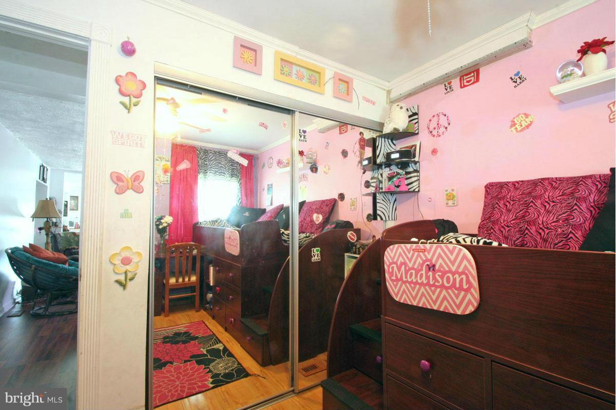 WOODLAND BEACH - Residential