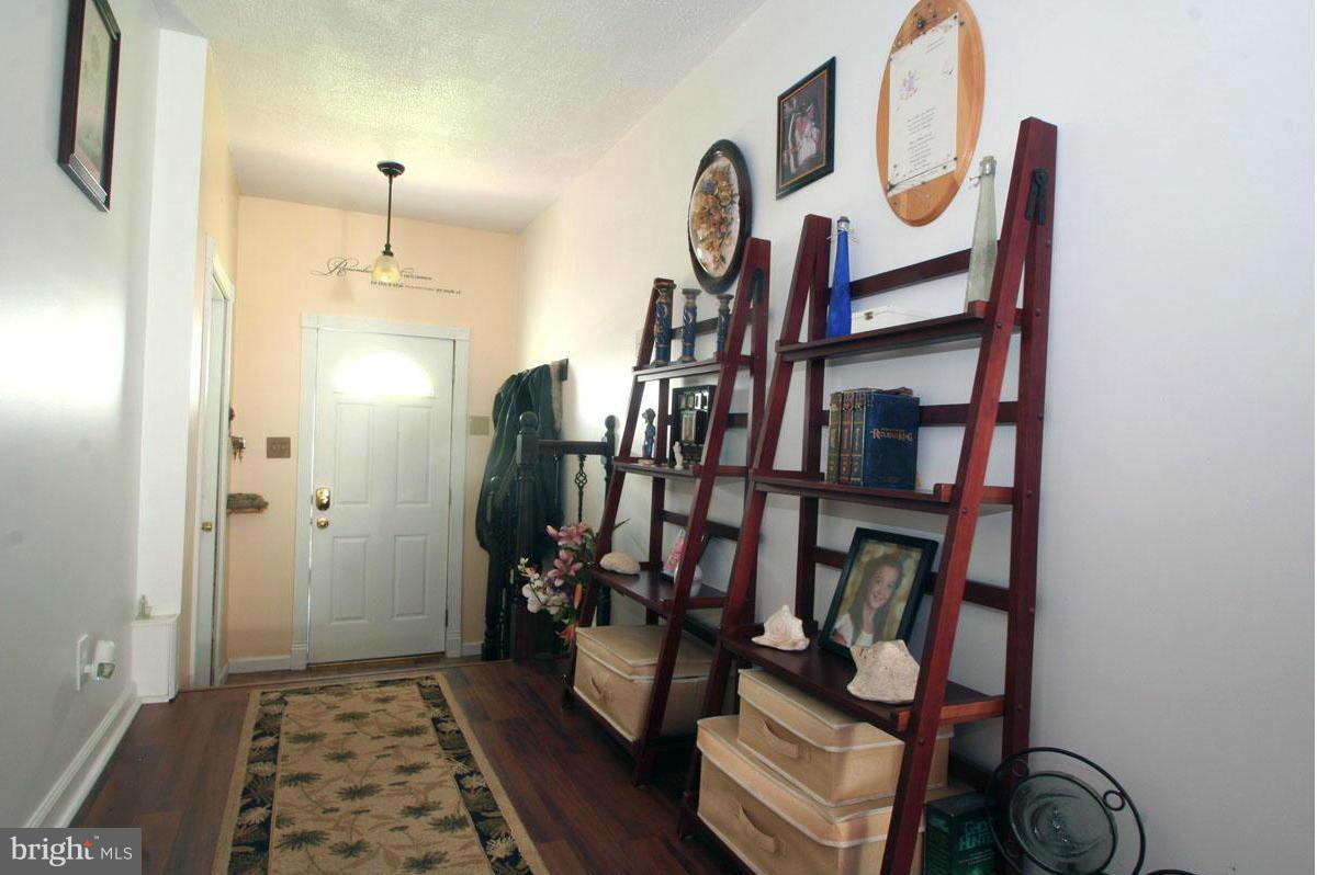 WOODLAND BEACH - Residential