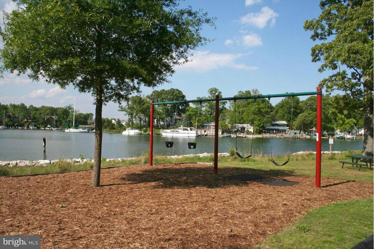 WOODLAND BEACH - Residential