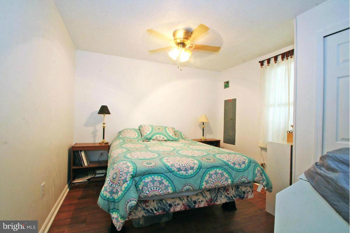 WOODLAND BEACH - Residential