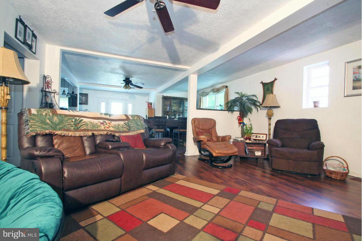 WOODLAND BEACH - Residential