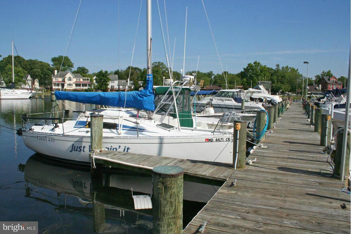 WOODLAND BEACH - Residential