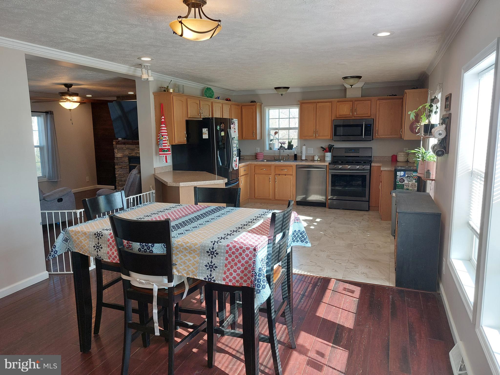 343 DARK HOLLOW ROAD