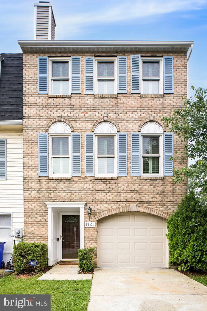 THE CHASE OF FOXCROFT - Residential