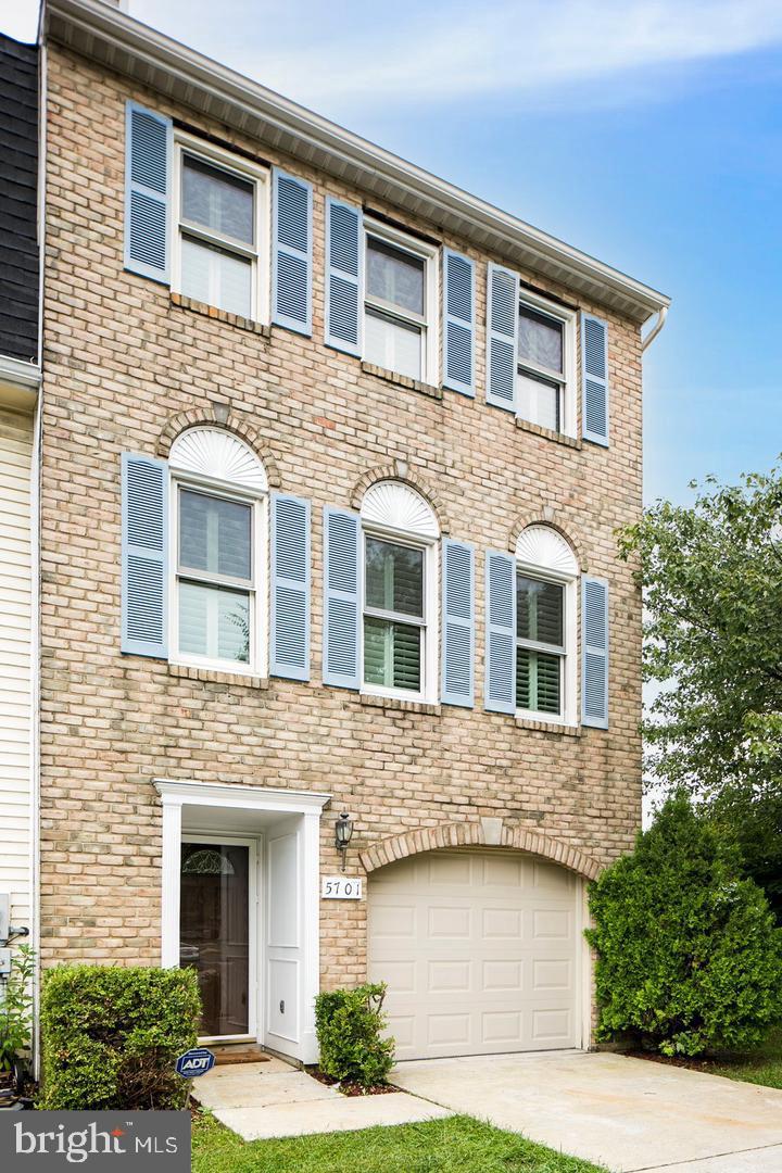 THE CHASE OF FOXCROFT - Residential