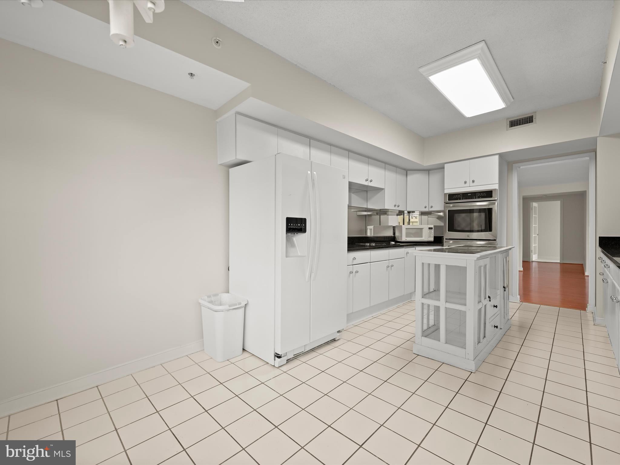 VILLAGE OF WILDE LAKE - Residential