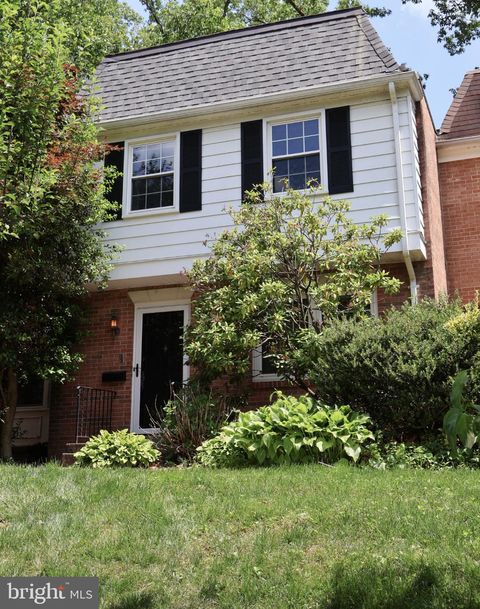 Photo of 1565 Brookshire Court, RESTON, VA 20190 (MLS # VAFX2315316)