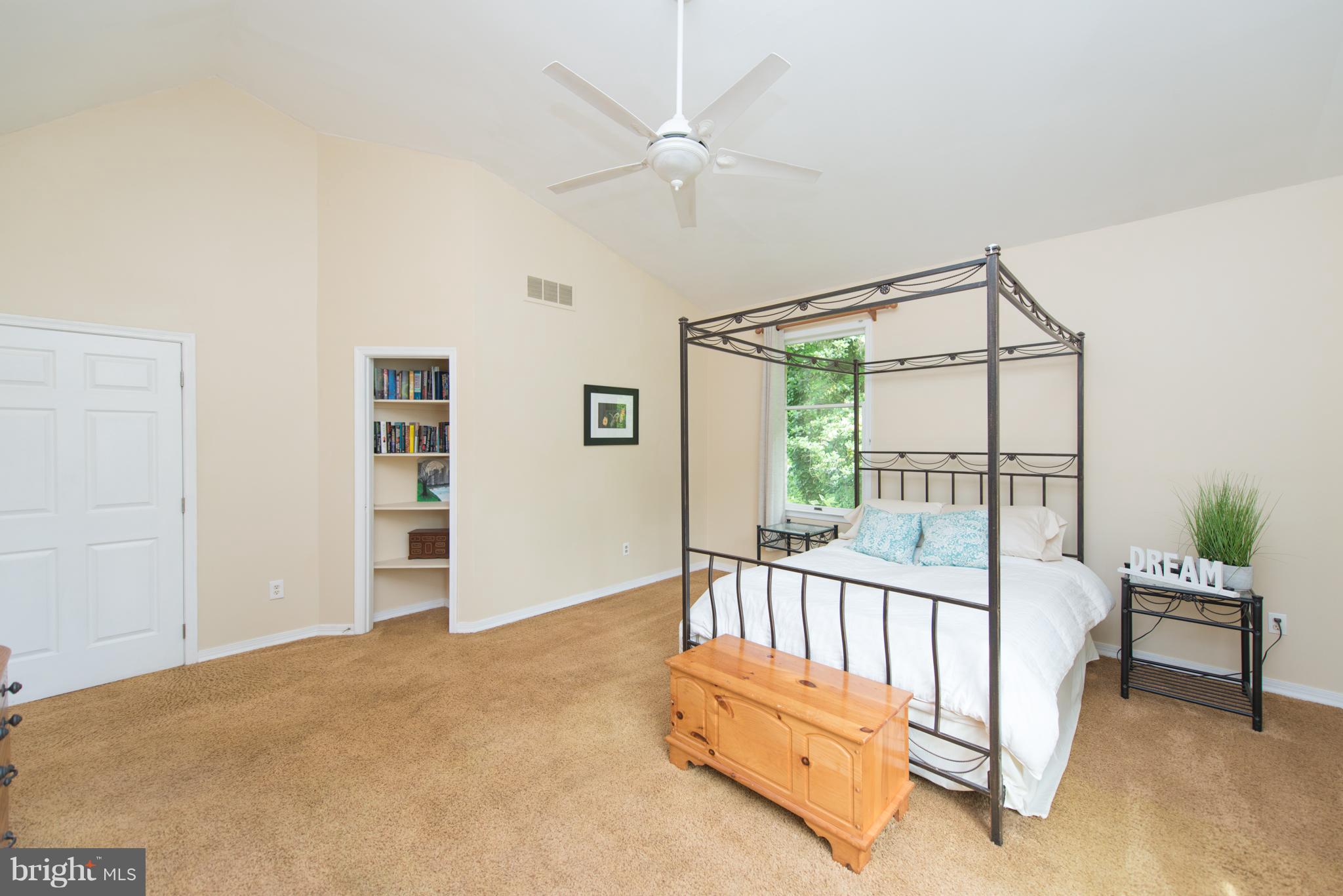 HILLSMERE SHORES - Residential