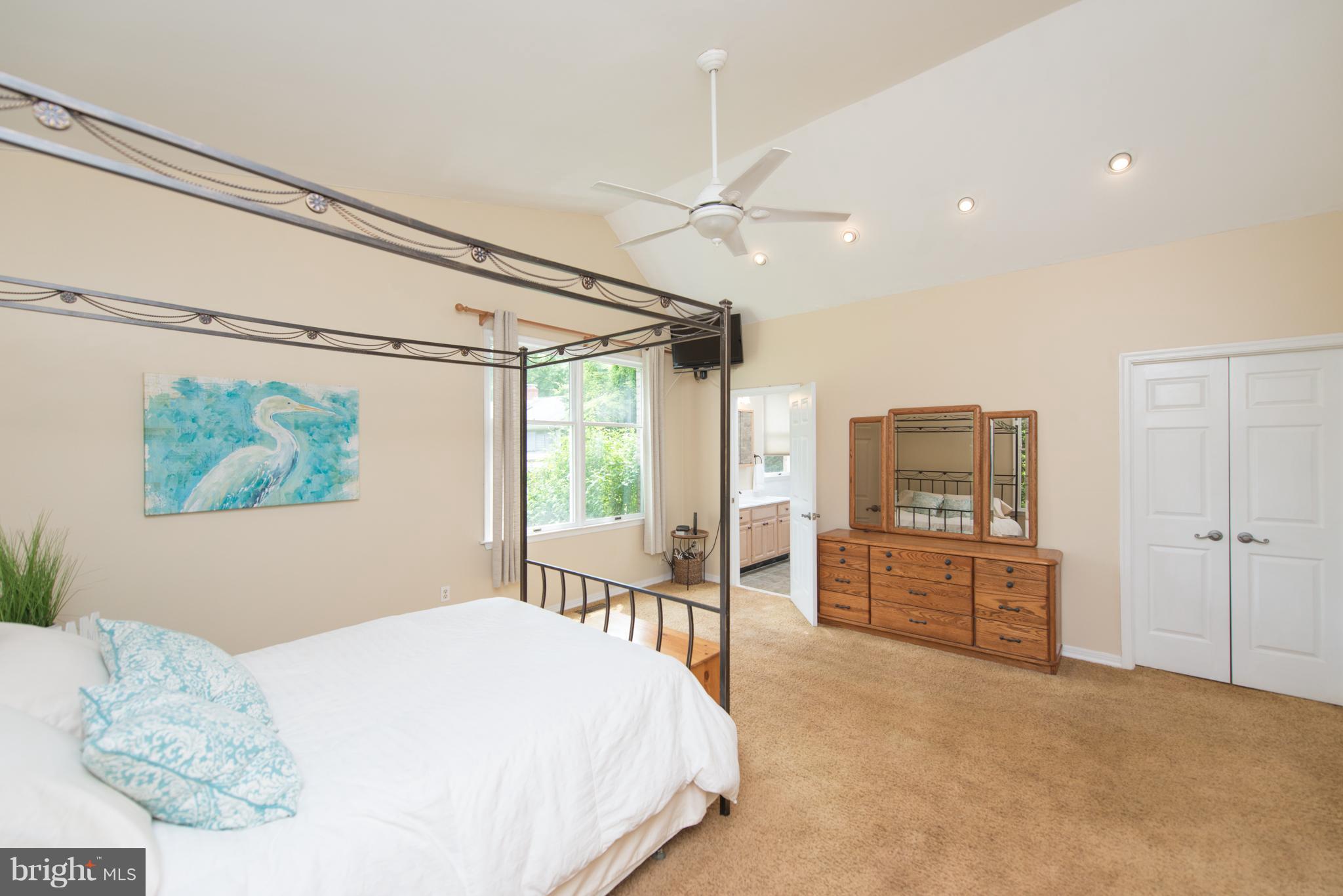 HILLSMERE SHORES - Residential