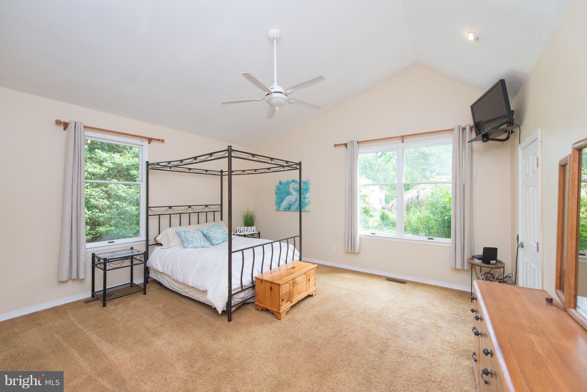 HILLSMERE SHORES - Residential