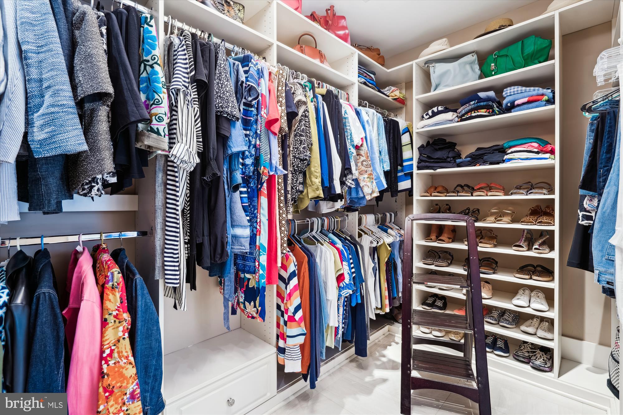 VILLAGE OF RIVER HILL - Residential