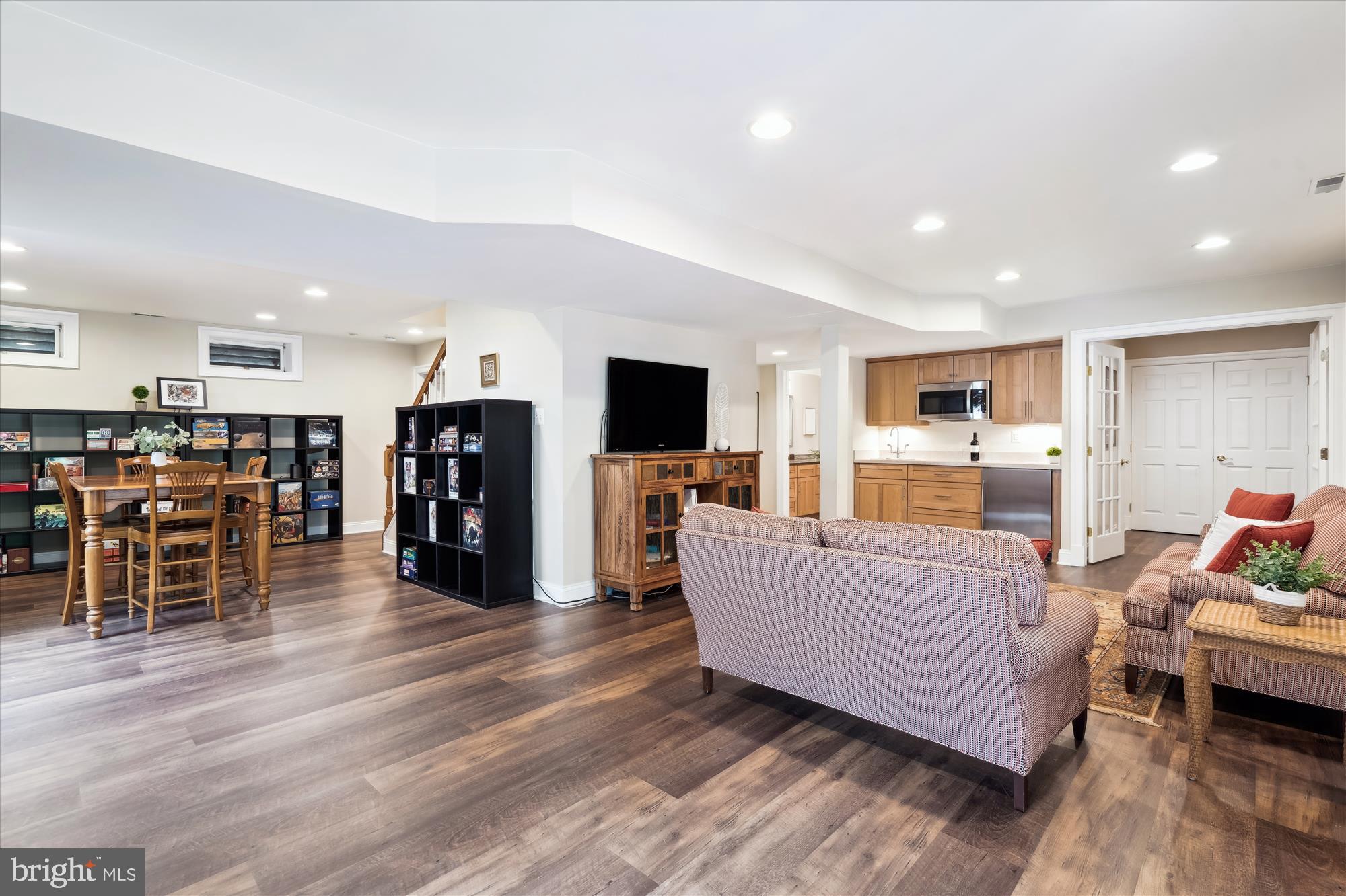 VILLAGE OF RIVER HILL - Residential