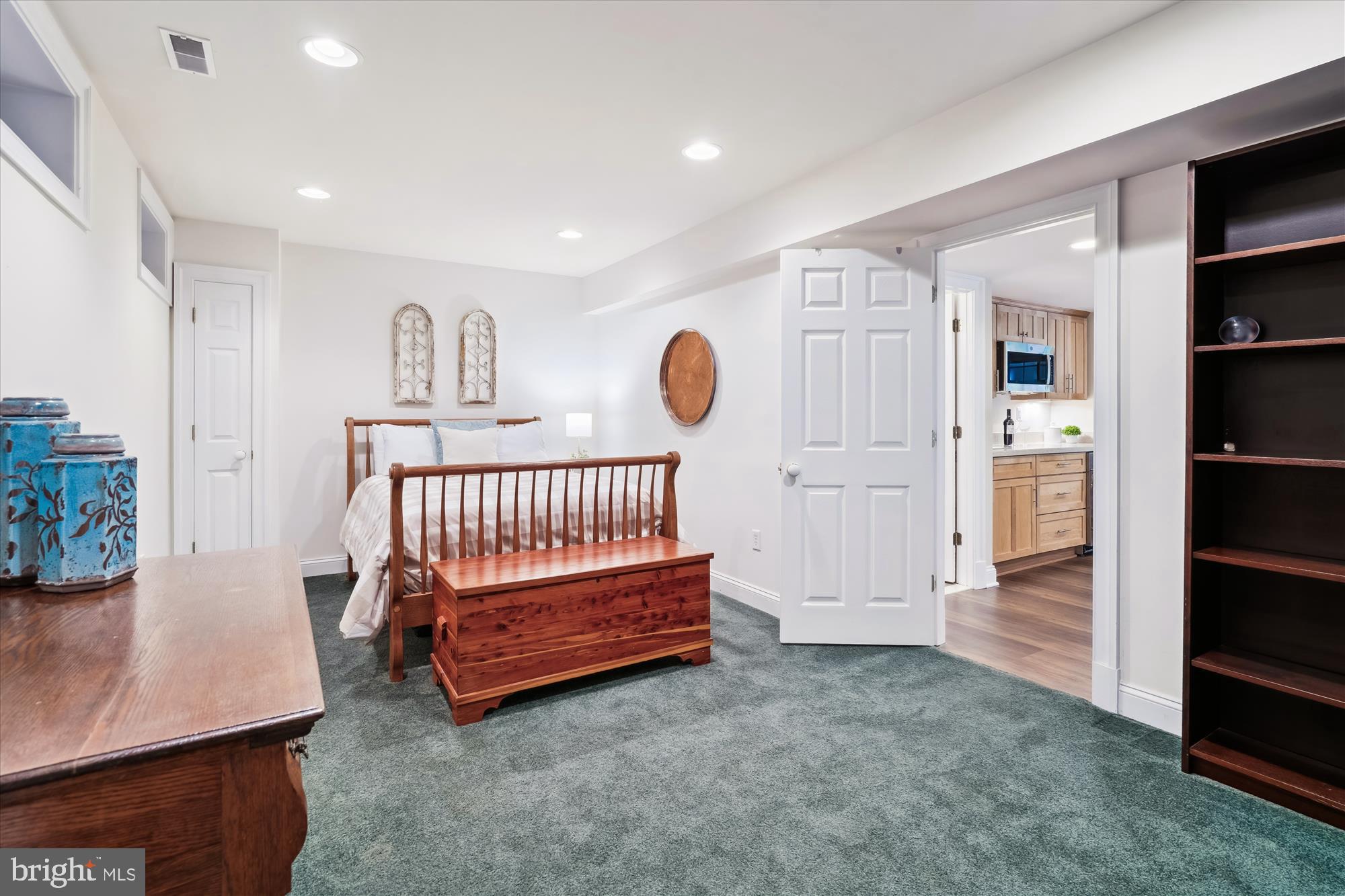 VILLAGE OF RIVER HILL - Residential