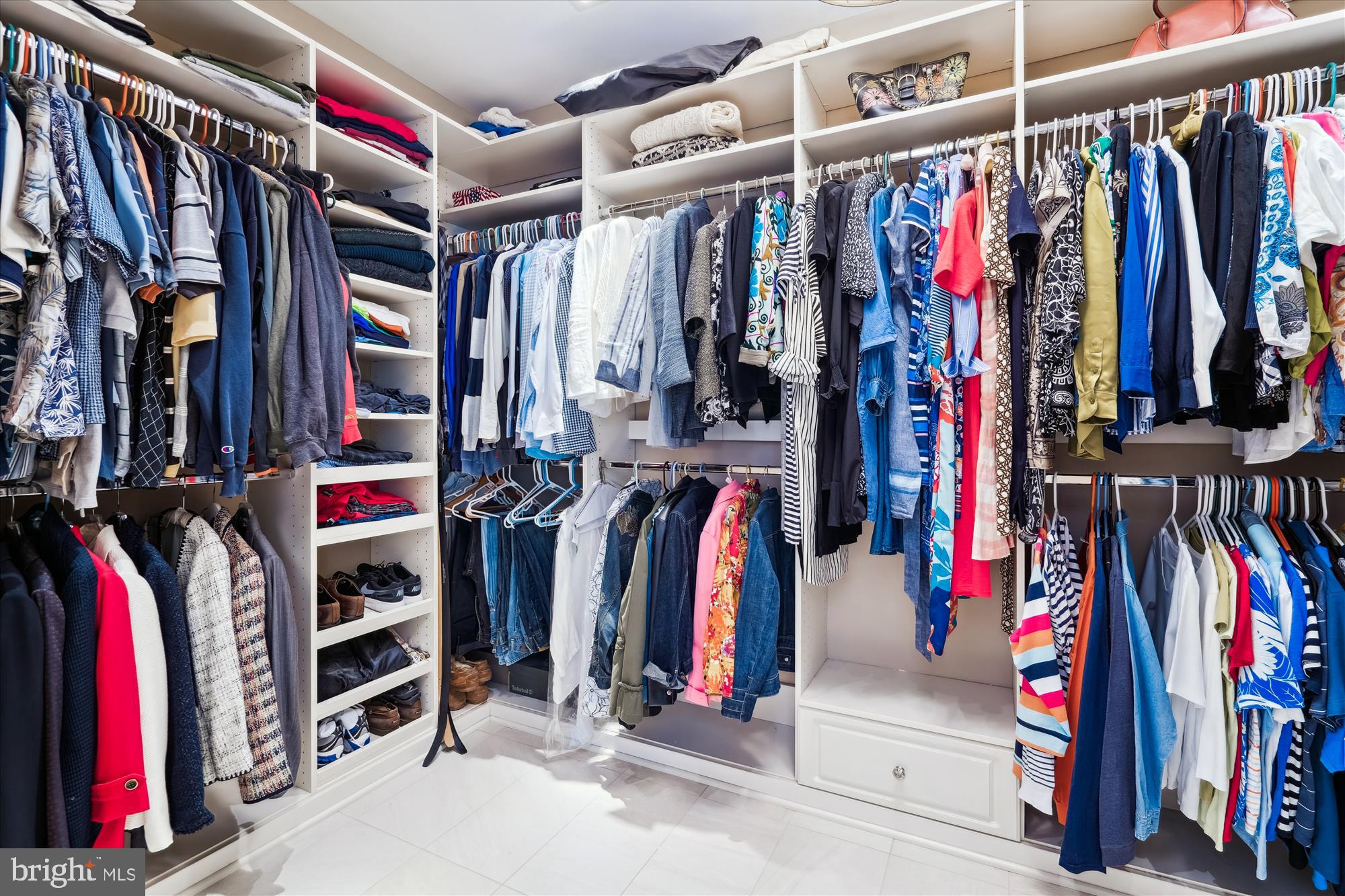 VILLAGE OF RIVER HILL - Residential