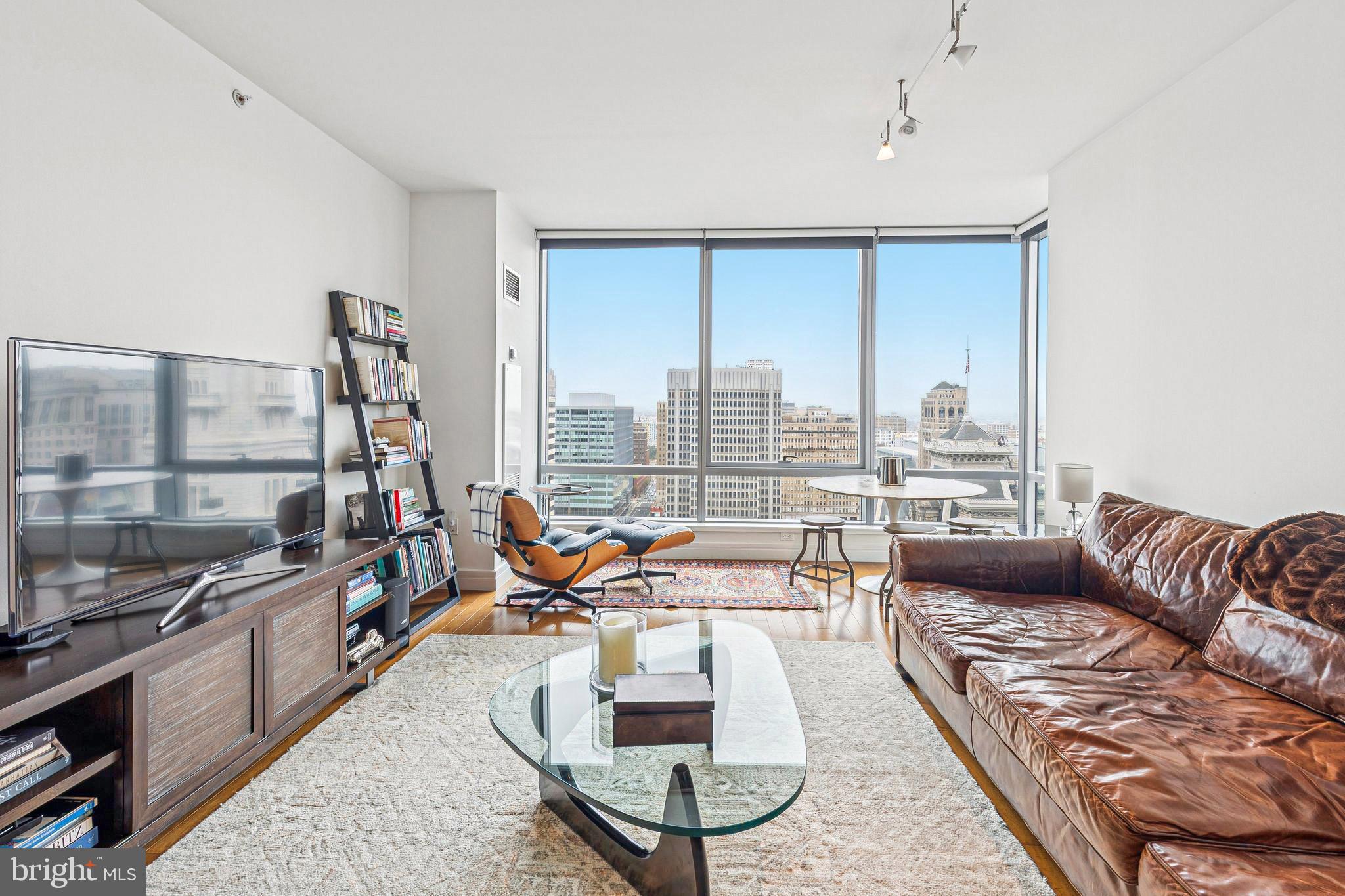 AVENUE OF THE ARTS - Residential