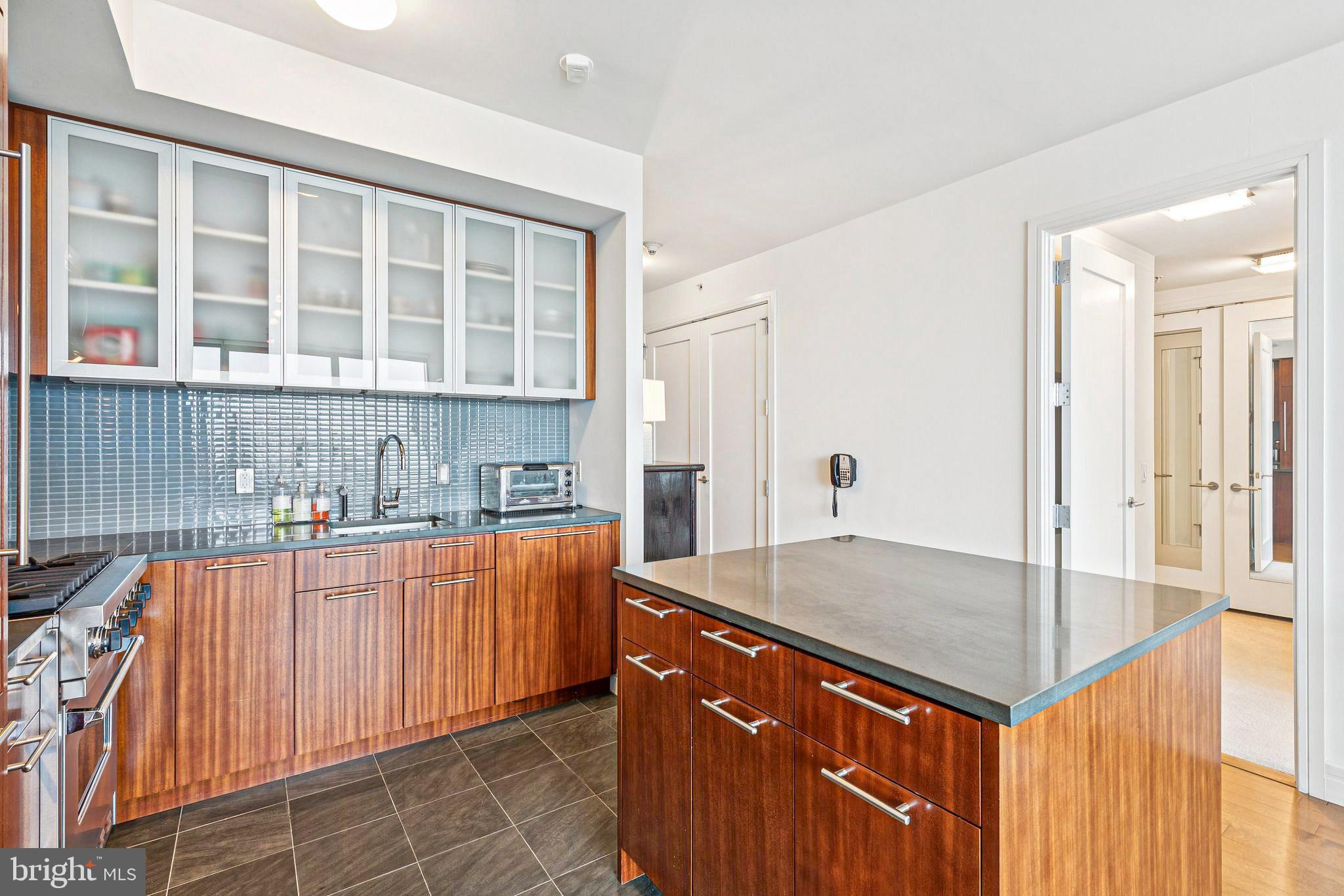 AVENUE OF THE ARTS - Residential