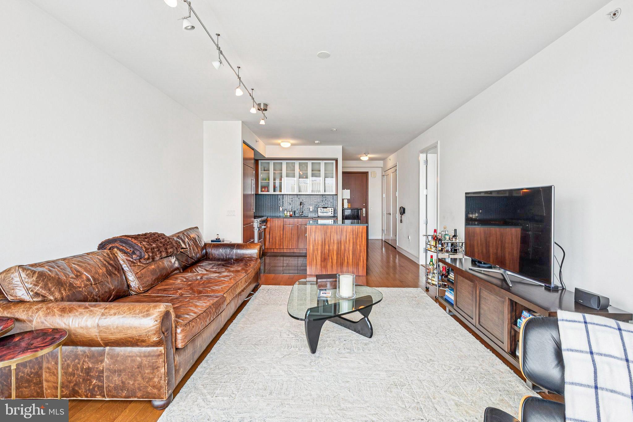 AVENUE OF THE ARTS - Residential