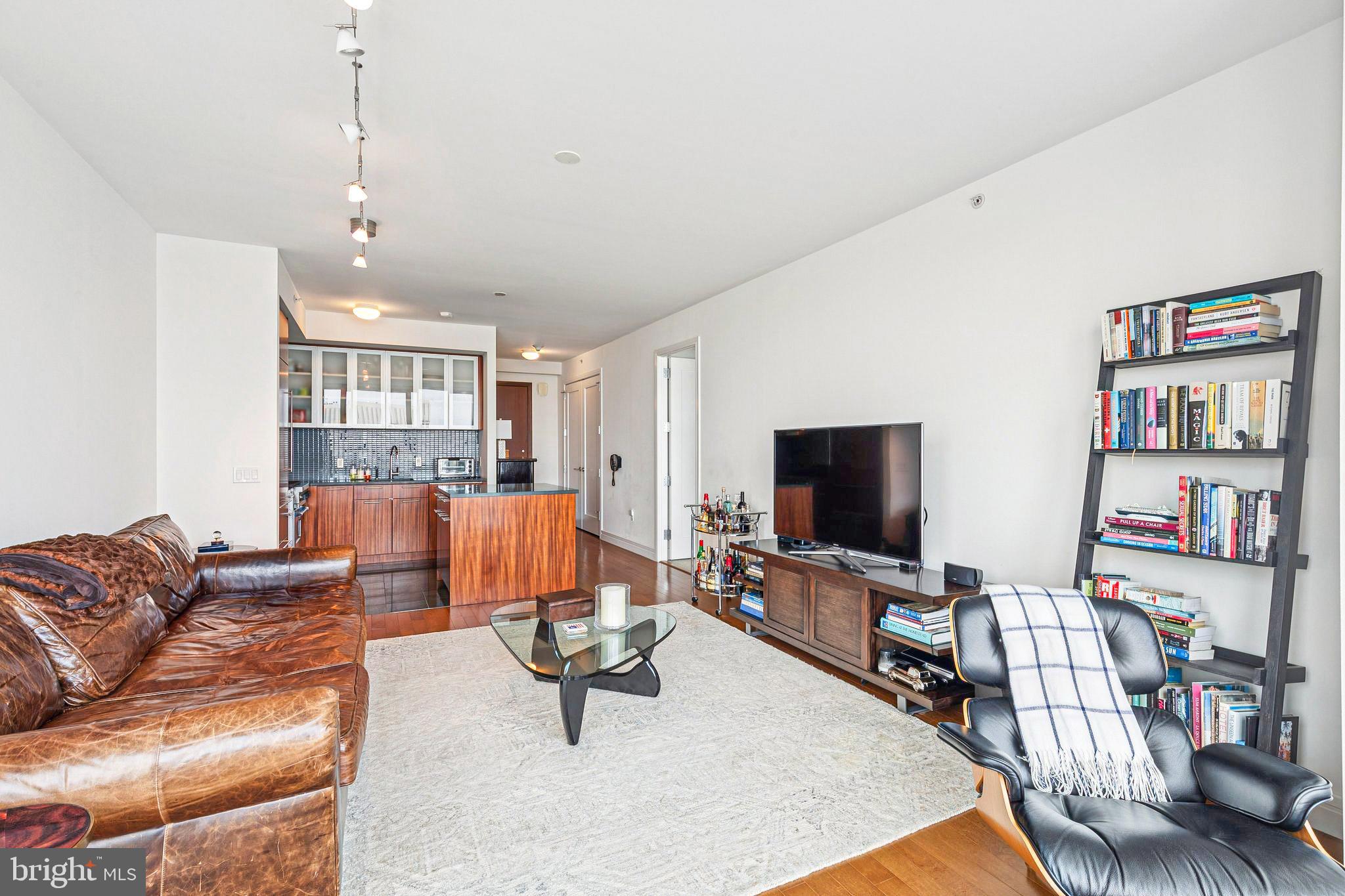 AVENUE OF THE ARTS - Residential