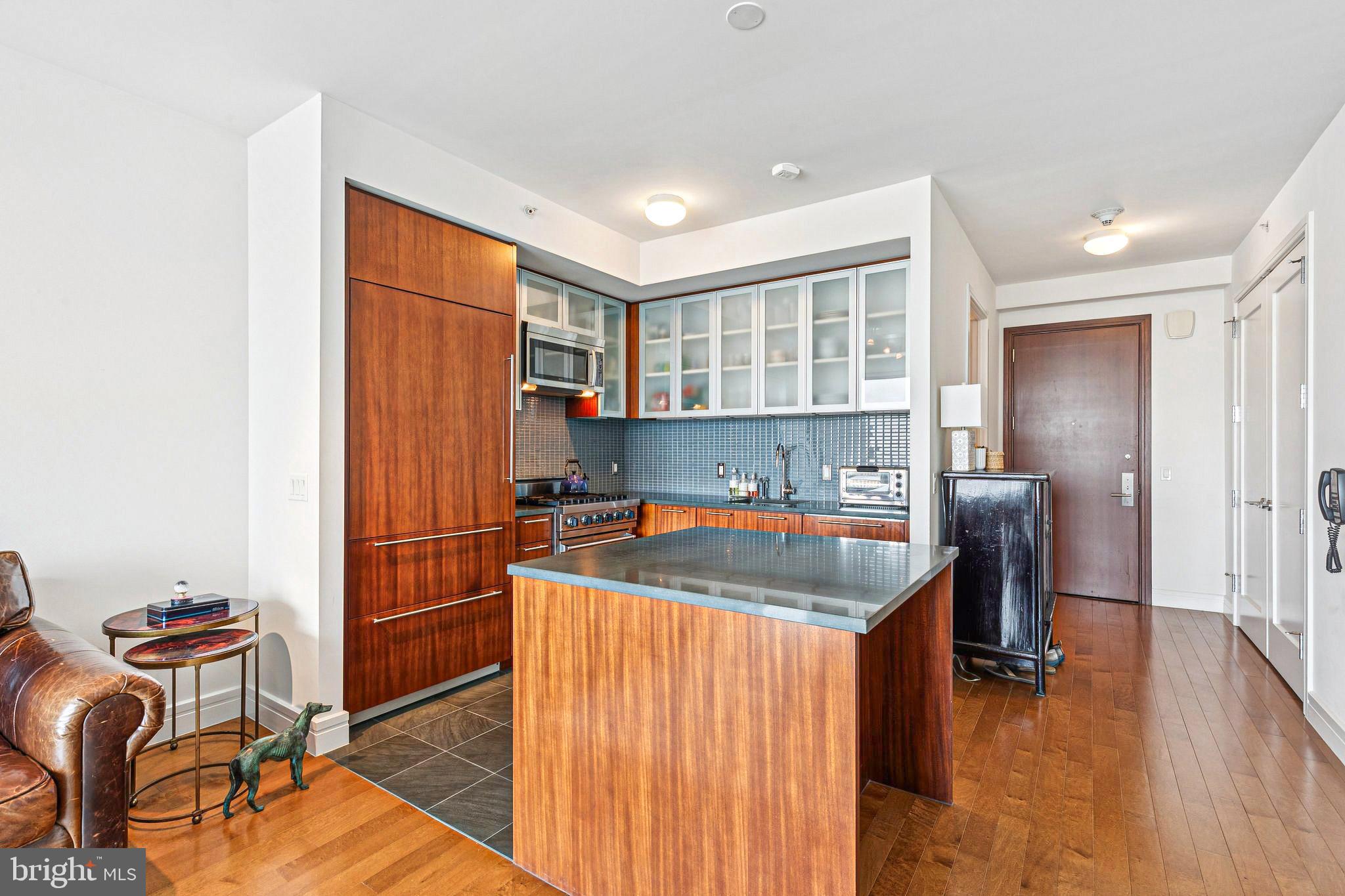 AVENUE OF THE ARTS - Residential