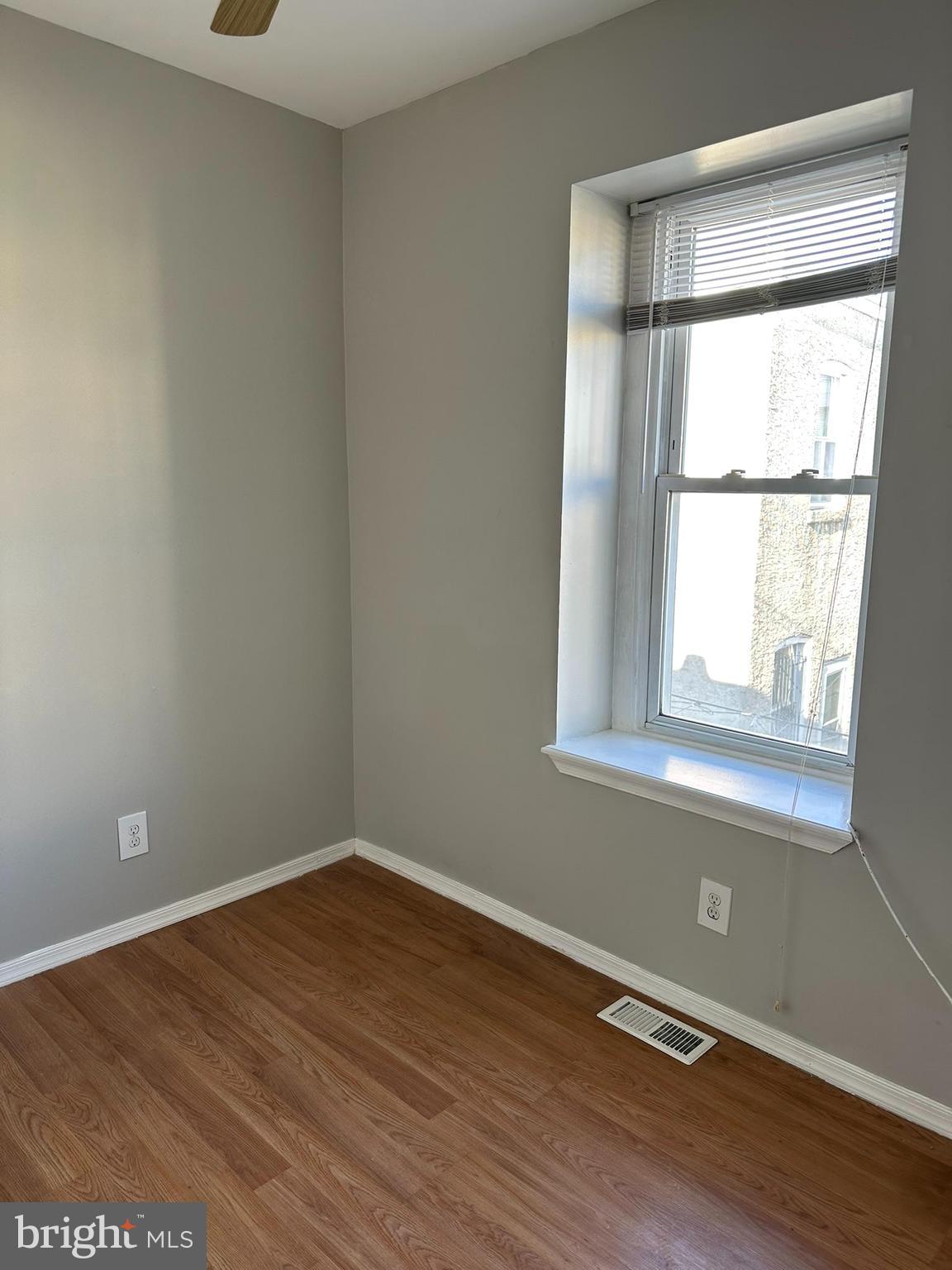 PORT RICHMOND - Residential Lease