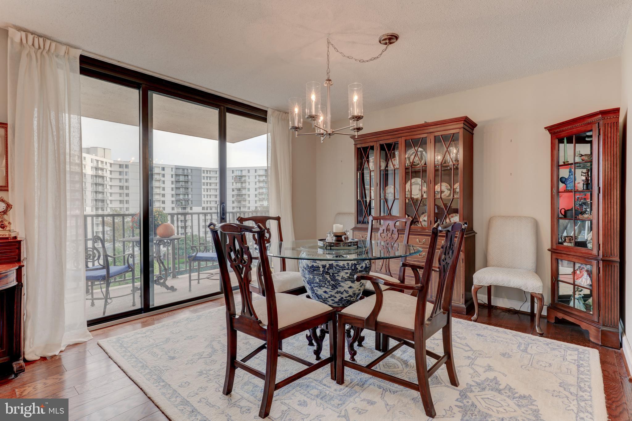 MCLEAN HOUSE - Residential