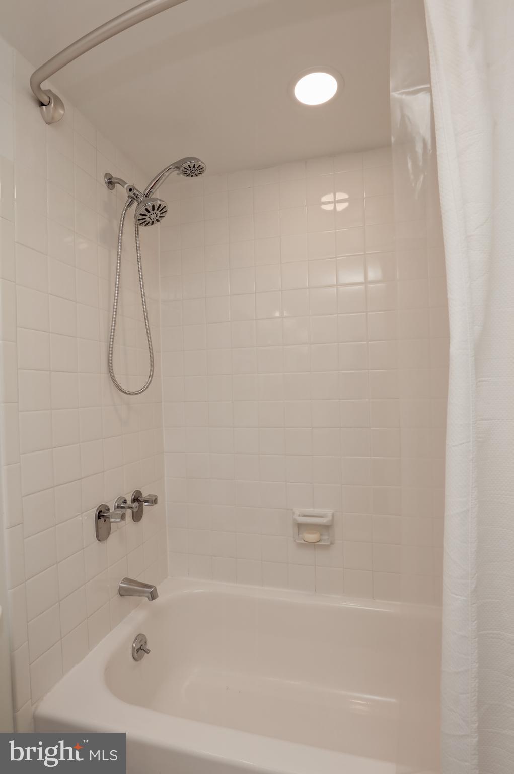 MCLEAN HOUSE - Residential