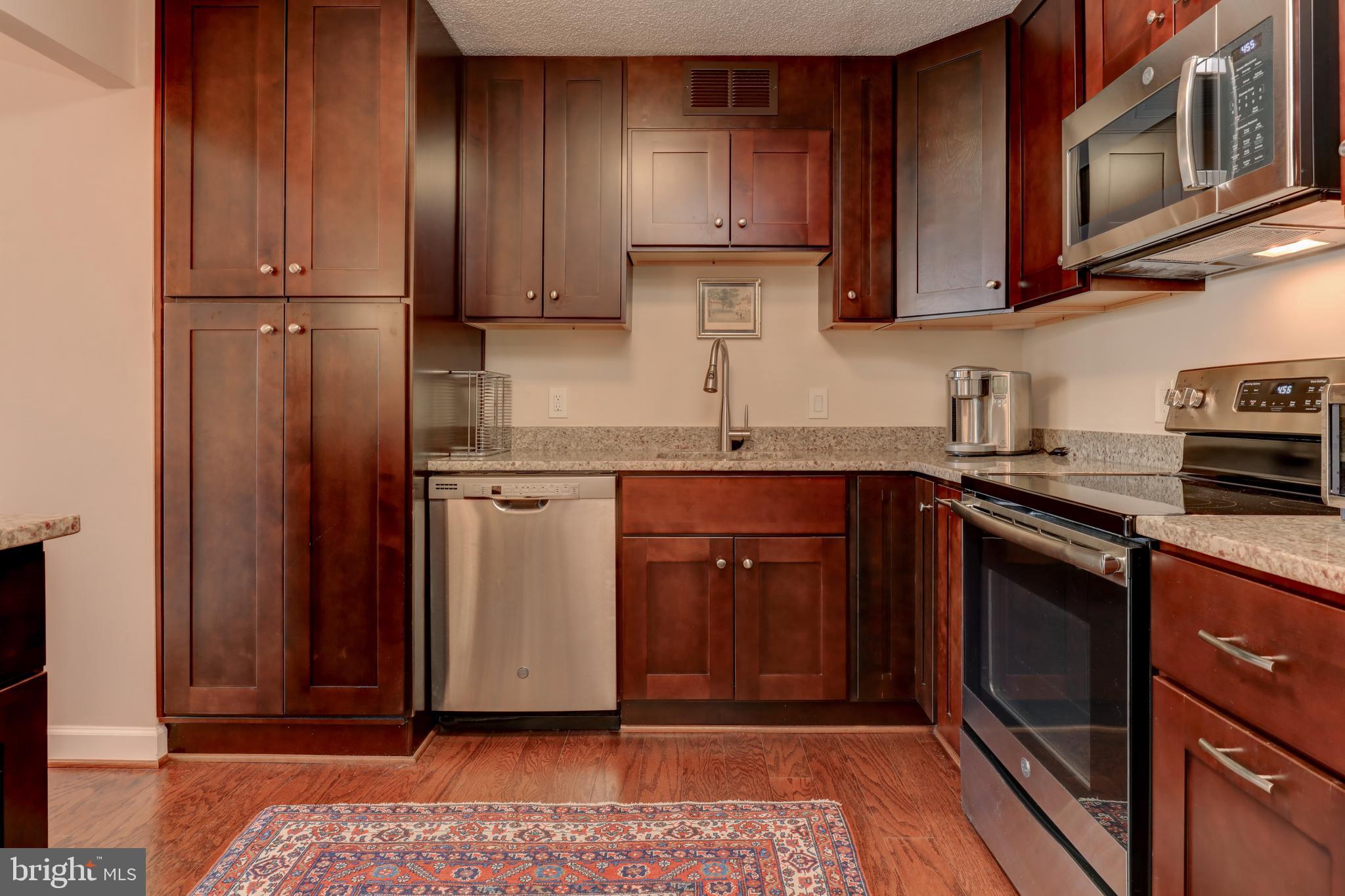 MCLEAN HOUSE - Residential