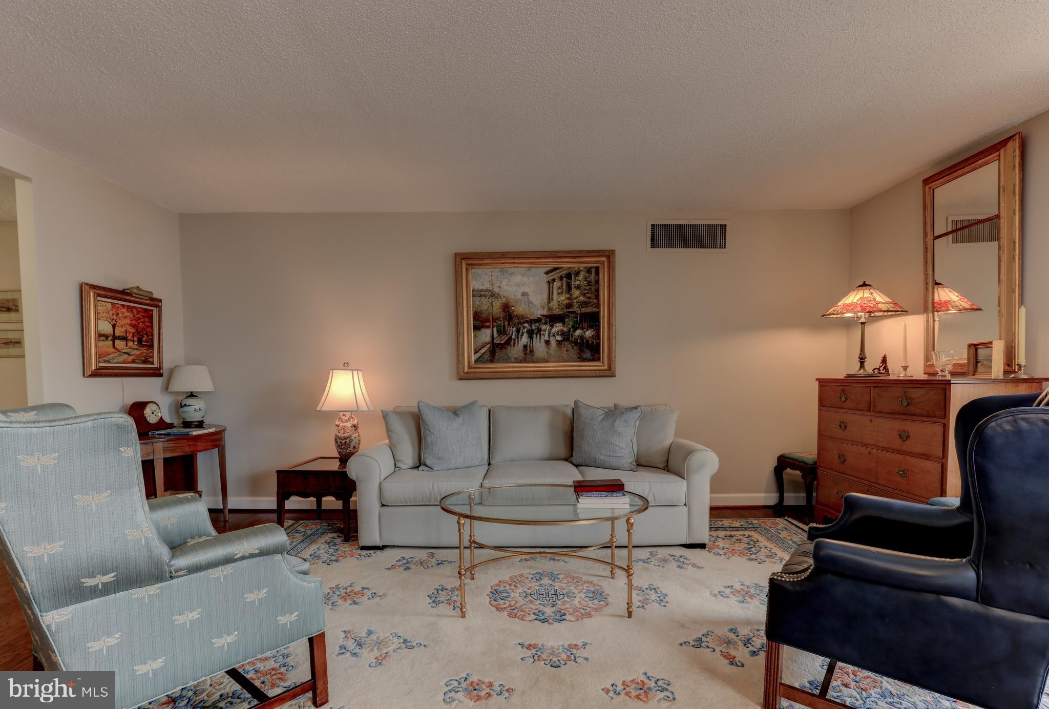 MCLEAN HOUSE - Residential