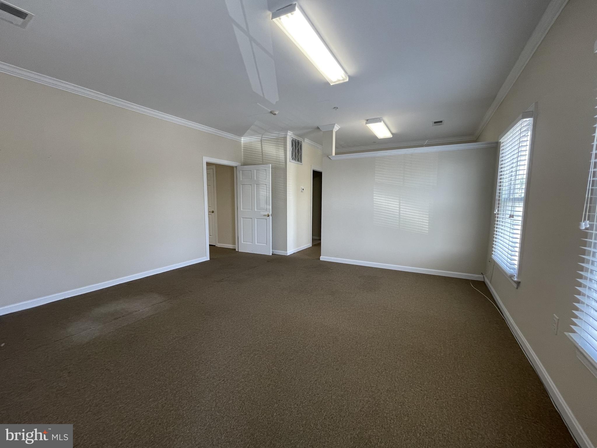 KENTLANDS - Commercial Lease