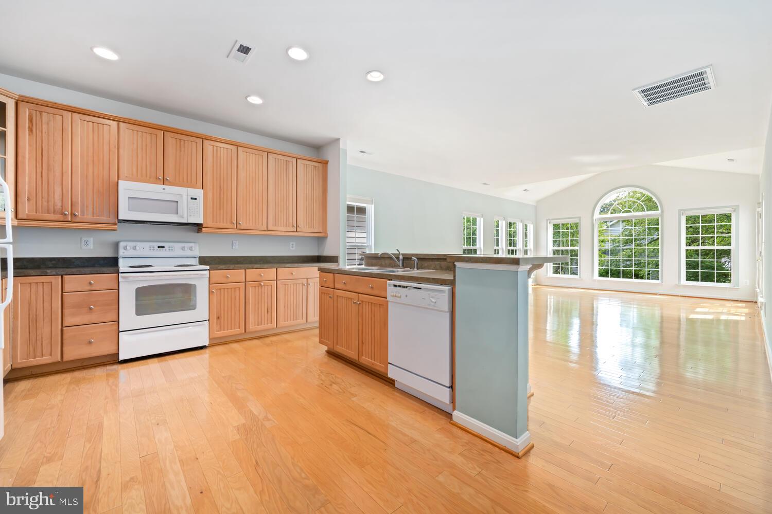 SYMPHONY VILLAGE AT CENTREVILLE - Residential