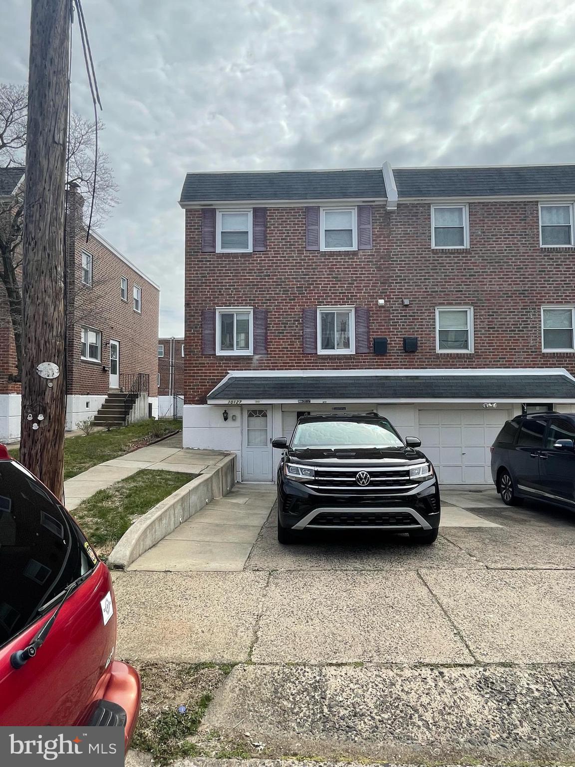 An immaculate Twin house, well maintained with a lot of upgrades. Three bedrooms with 2.5 bathrooms. First floor with eat in kitchen, dining room, living room and a powder room. Second floor with 3 bedrooms. Master bedroom with a full bath. Finished walkout basement. Fenced back yard and more...  Won't last!!! Hurry!!!