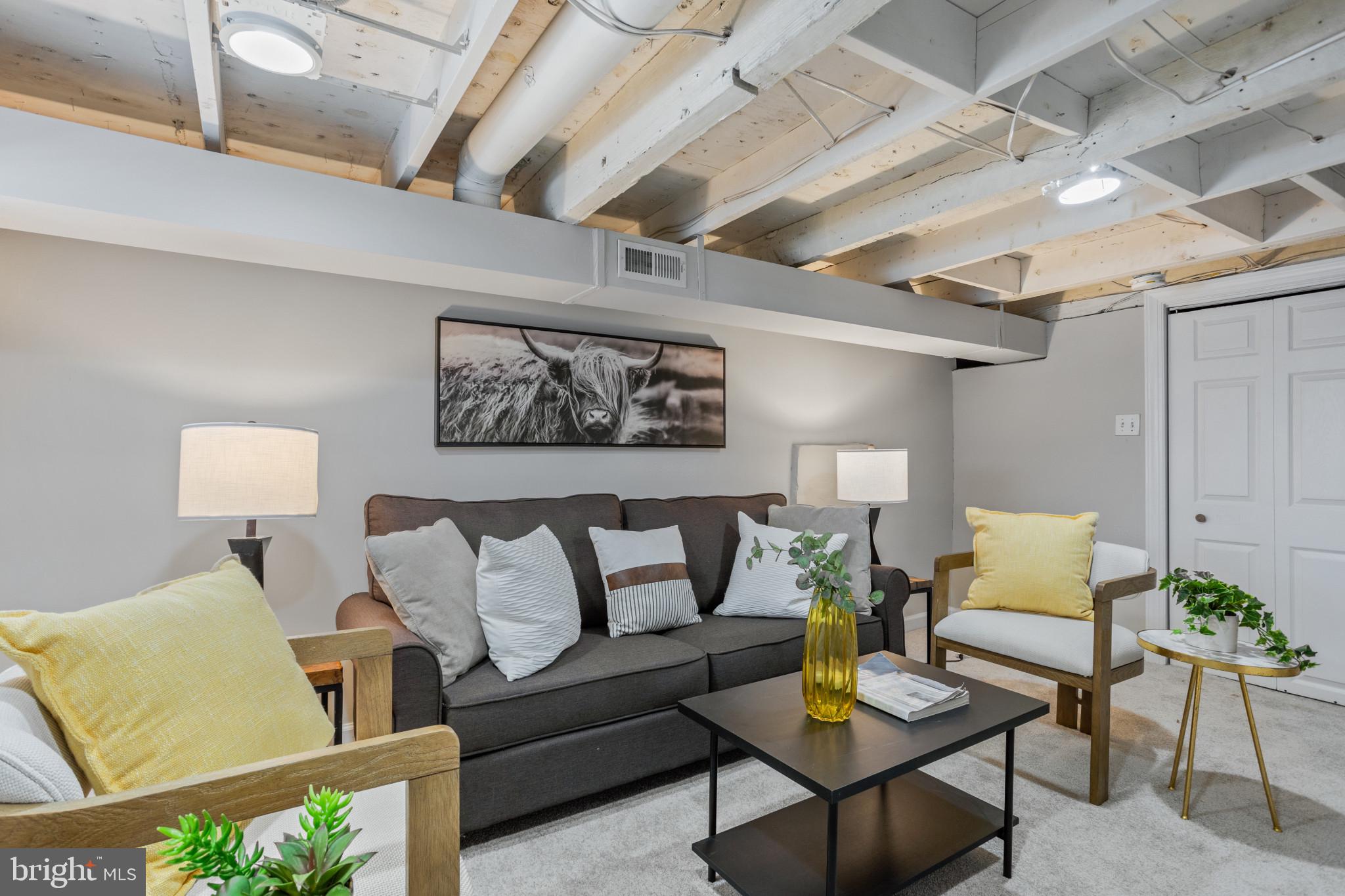 LOCUST POINT - Residential