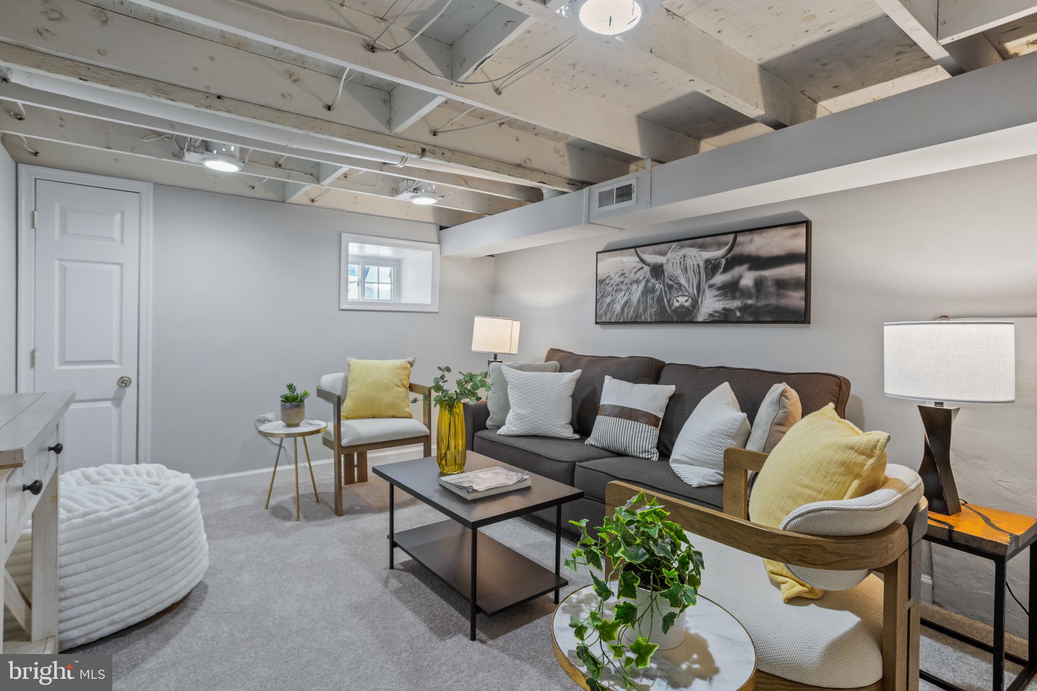 LOCUST POINT - Residential