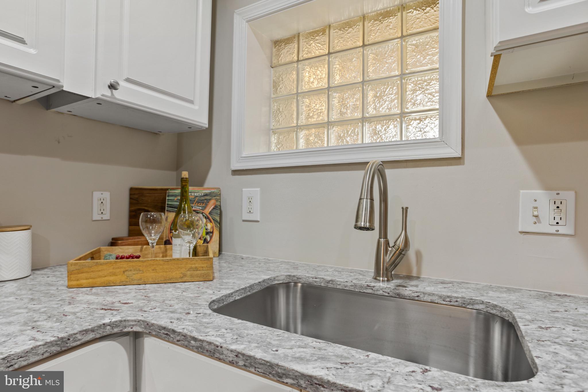 LOCUST POINT - Residential