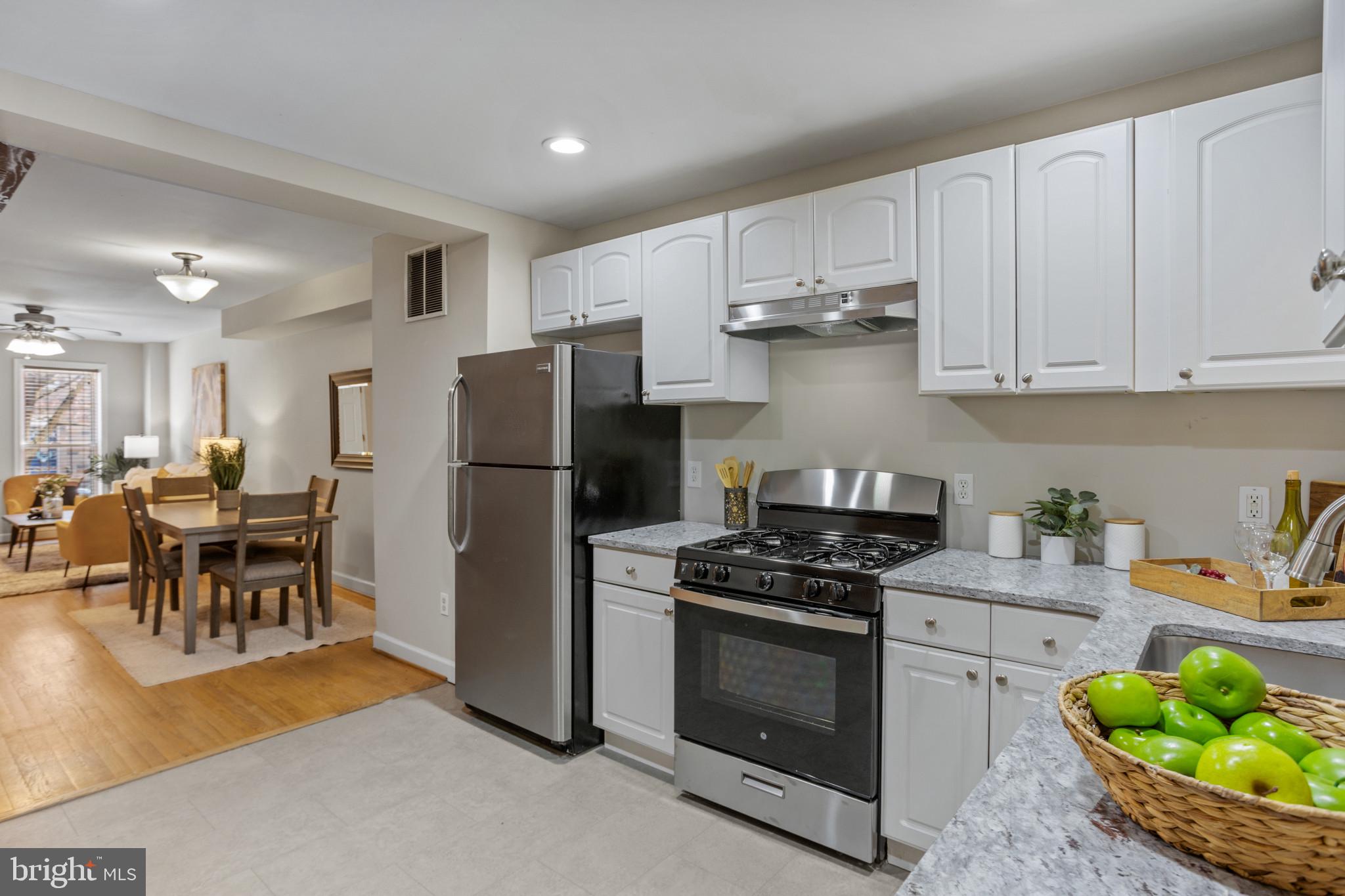 LOCUST POINT - Residential