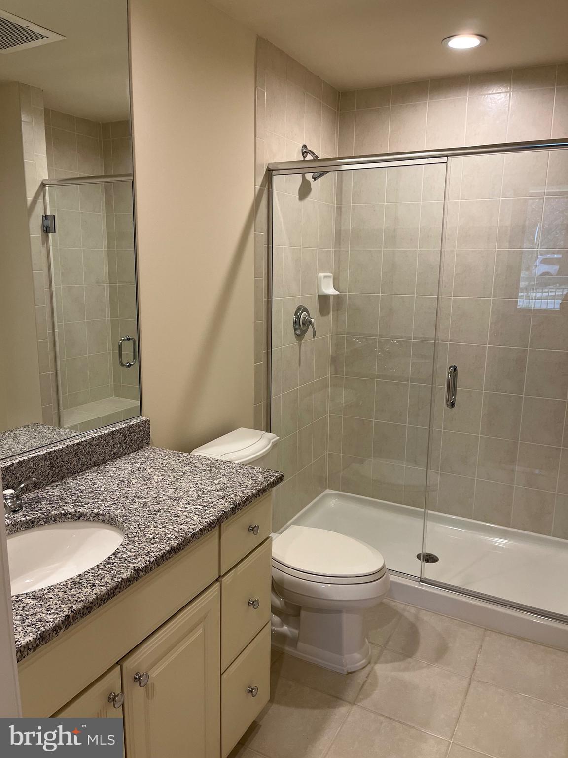 PALLADIUM AT MCLEAN - Residential Lease