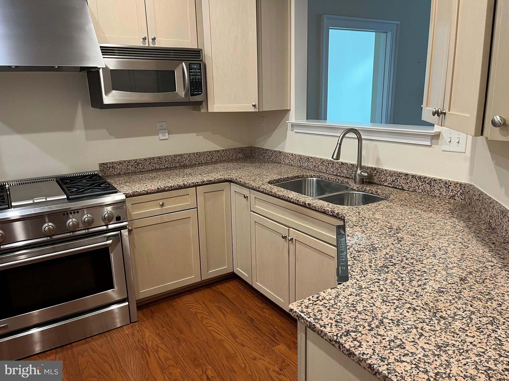 PALLADIUM AT MCLEAN - Residential Lease