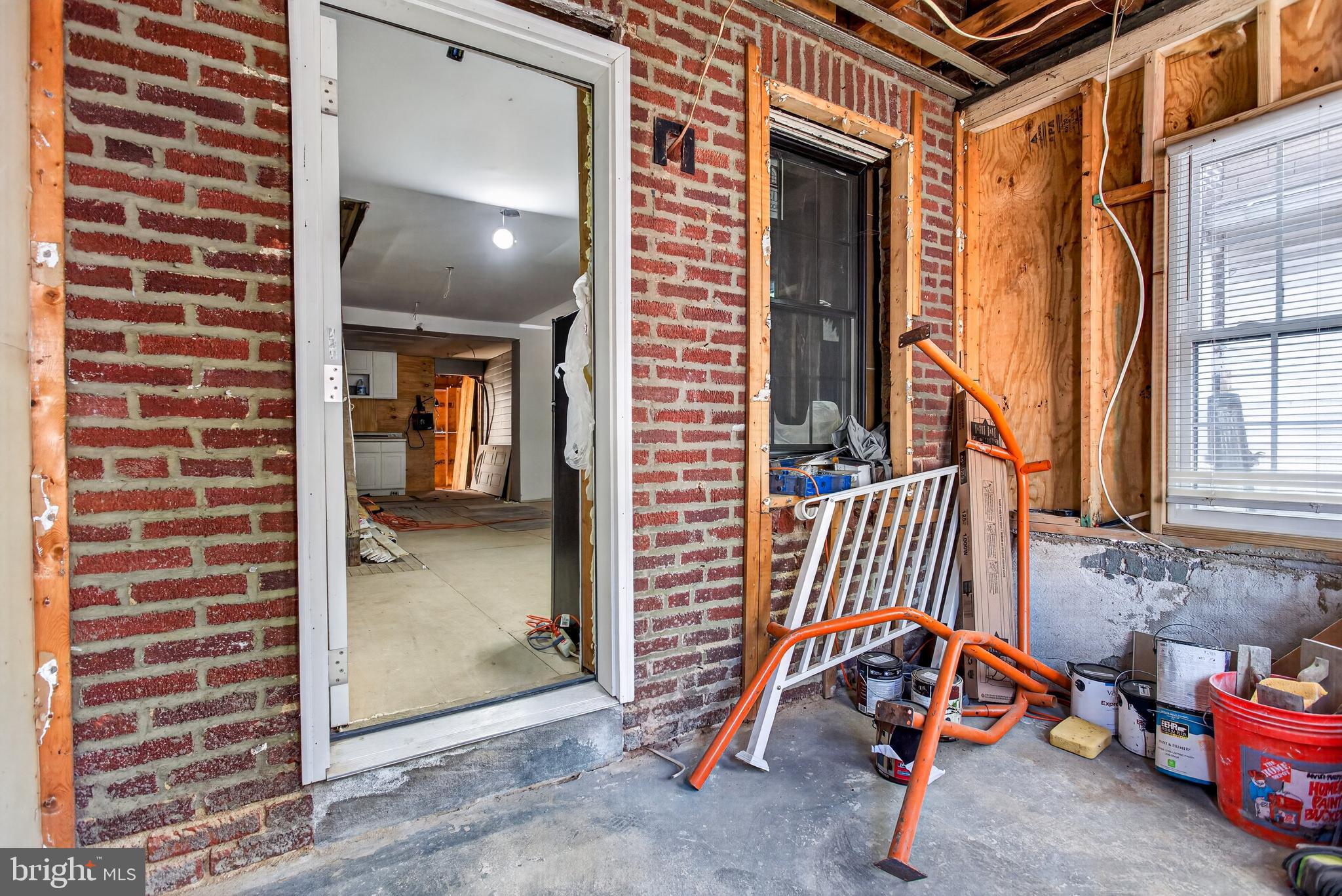 1141 THOMAS STREET