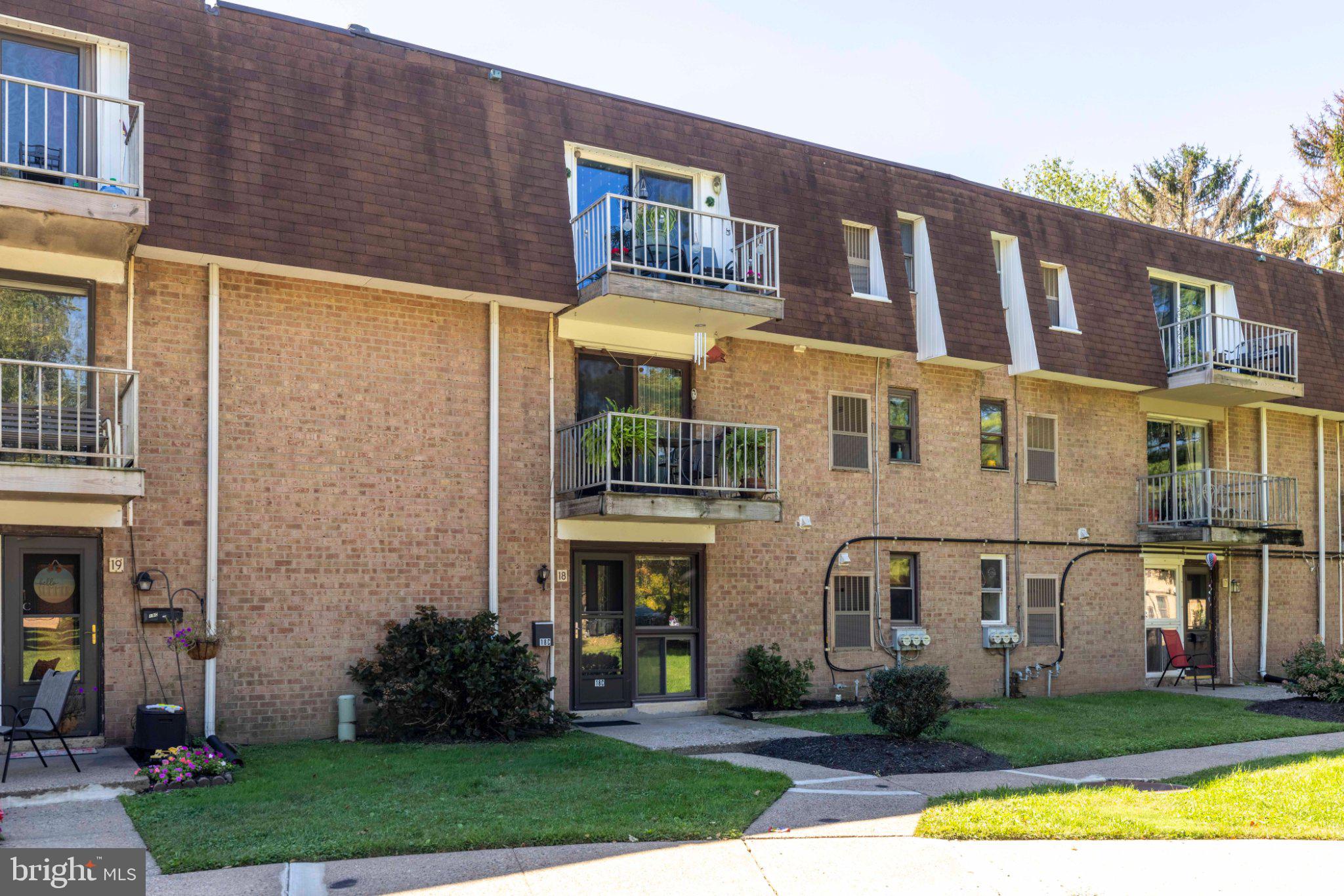 885 YORK ROAD 18C