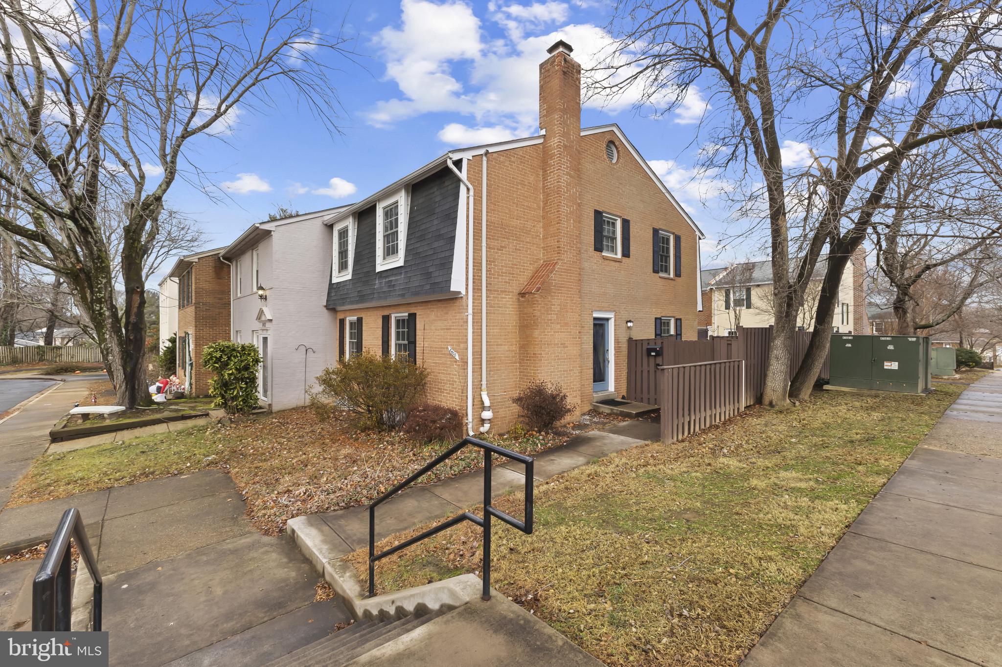 STRATHMEADE SQUARE - Residential
