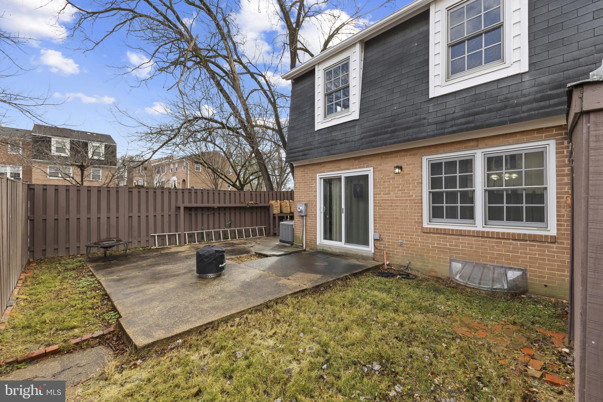 STRATHMEADE SQUARE - Residential
